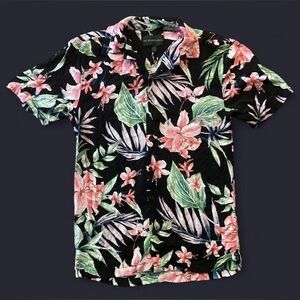 XS | No Boundaries black floral button-up hawaiian shirt